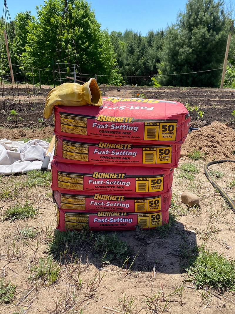 Come costruire una recinzione da giardino fai-da-te in modo conveniente che manterrà i cervi fuori dal tuo giardino.