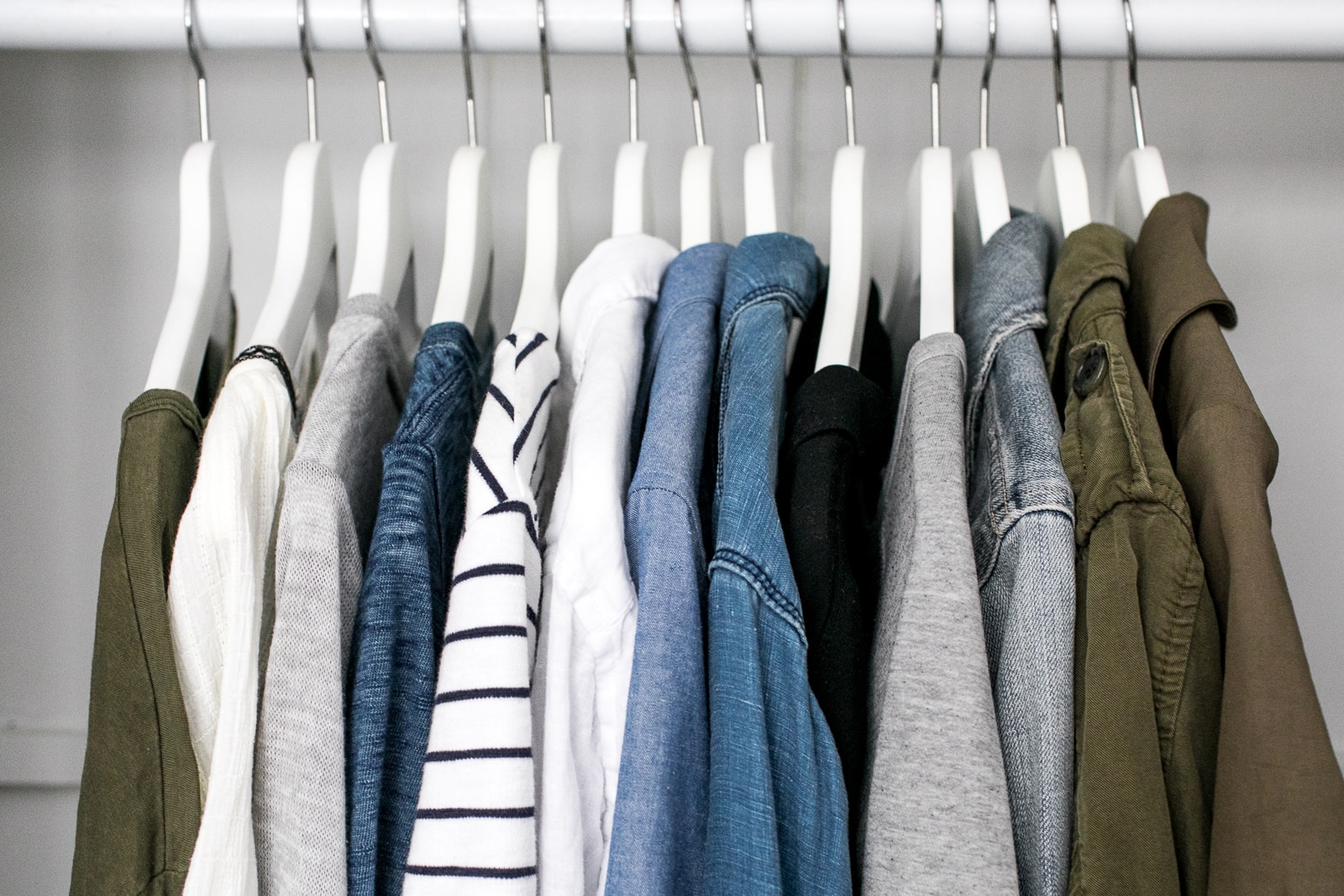 The Essential items you need for your closet this spring. A Free Worksheet is included with a full checklist to help you narrow in on what you need in your closet for spring. The best way to build a seasonal closet. More on The Fresh Exchange